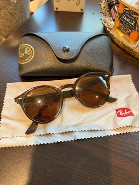 Ray-Ban Tortoiseshell Brown Round Sunglasses